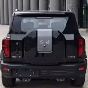 Задняя часть внедорожника Hongqi G919 с запасным колесом