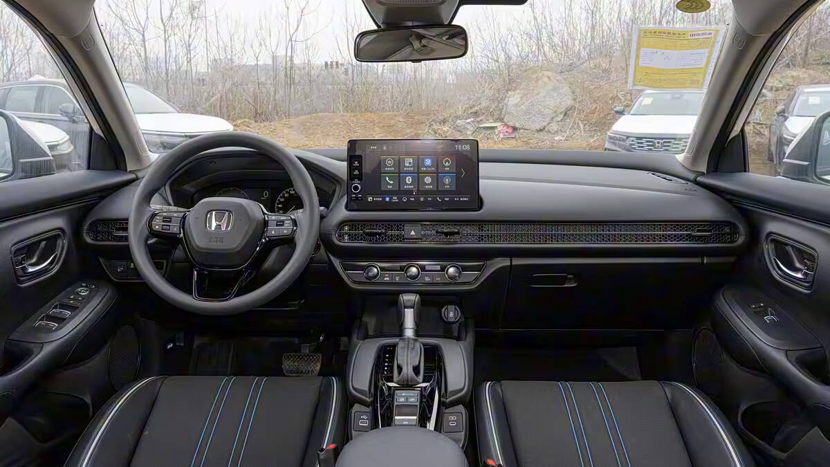 Кроссовер Honda HR-V 2026 вышел в Китае по цене от 110 тыс. юаней 6 Интерьер кроссовера Honda HR-V 2026 передняя панель