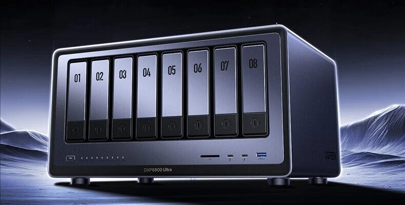 NAS Ugreen DXP8800 Ultra с восемью отсеком для жестких дисков