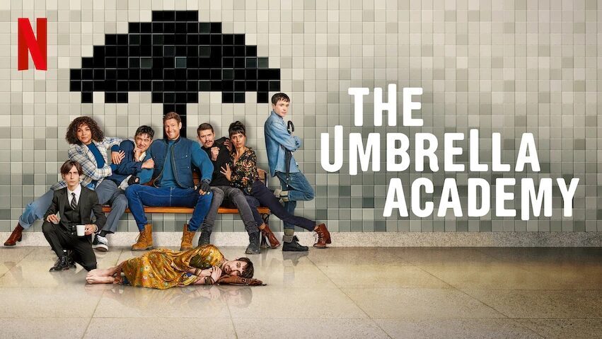 Группа людей на фоне стены с логотипом The Umbrella Academy на Netflix