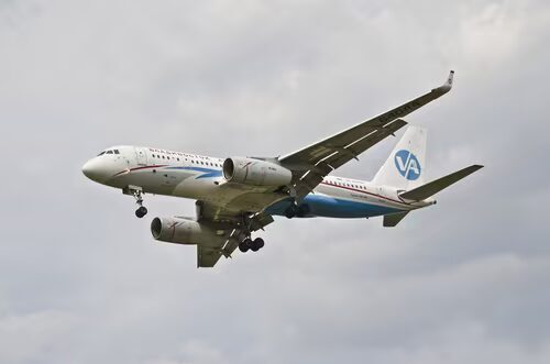 Самолет Ту-204 в небе, компания ВИА