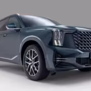 цветной кроссовер GAC GS8 передний вид металлик