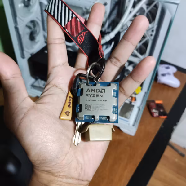 Ключ с лентой и процессор AMD Ryzen 7 9800X3D