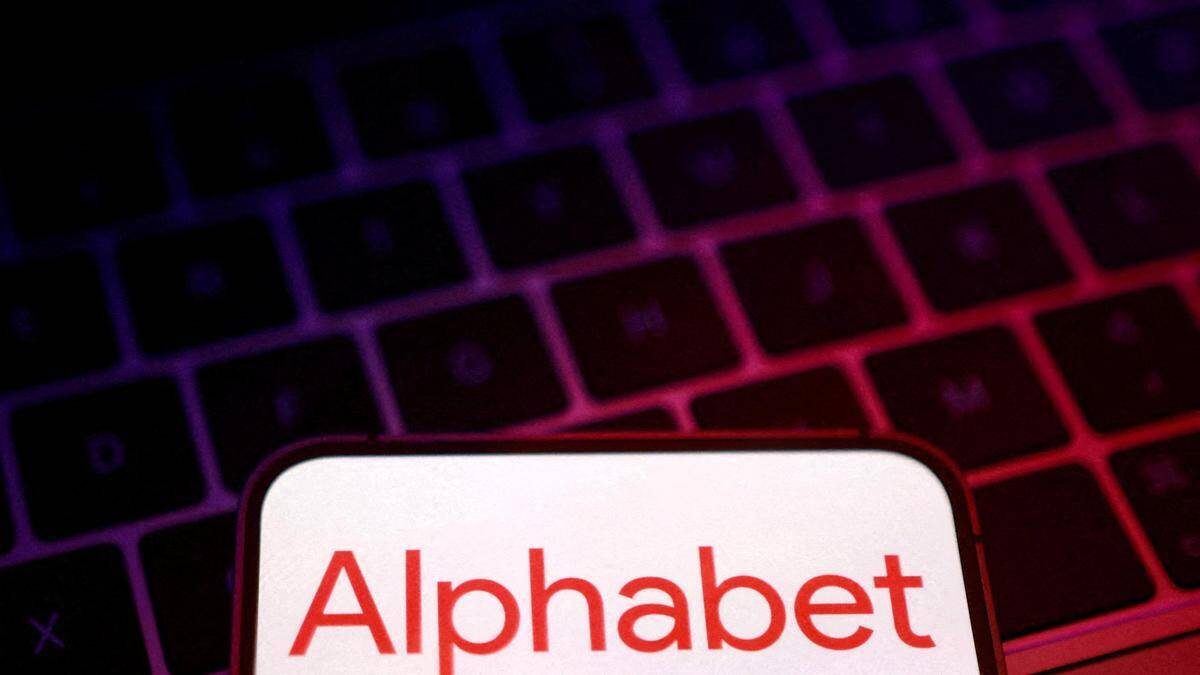 Магазин или офис с экраном Alphabet и клавиатурой оборудованием