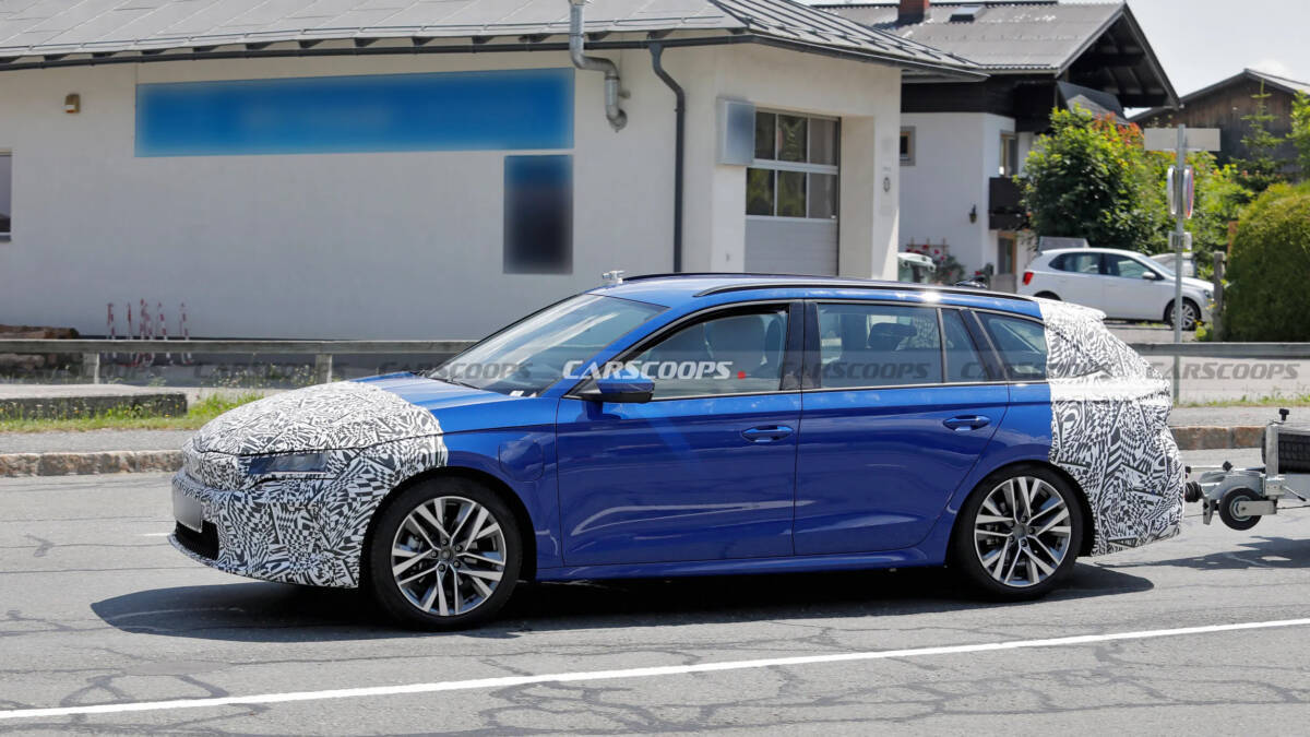 Шпионский прототип Skoda Octavia второго рестайлинга на улице