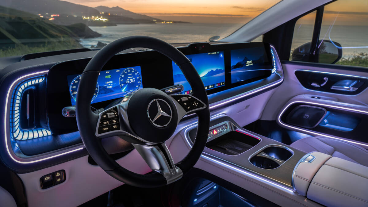 Интерьер Mercedes-Benz VLE в светлом салоне