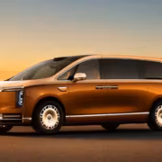 Минивэн Maextro V800 на фоне заката