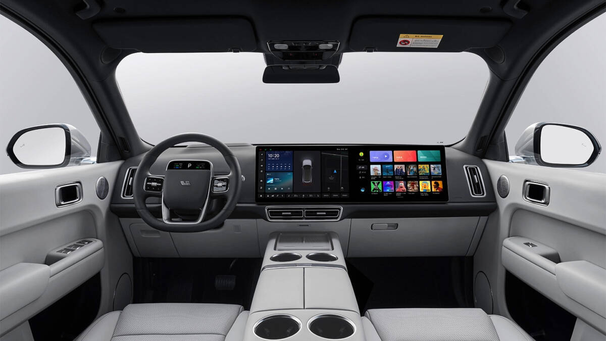 Интерьер автомобиля Li Auto L8 с большим дисплеем