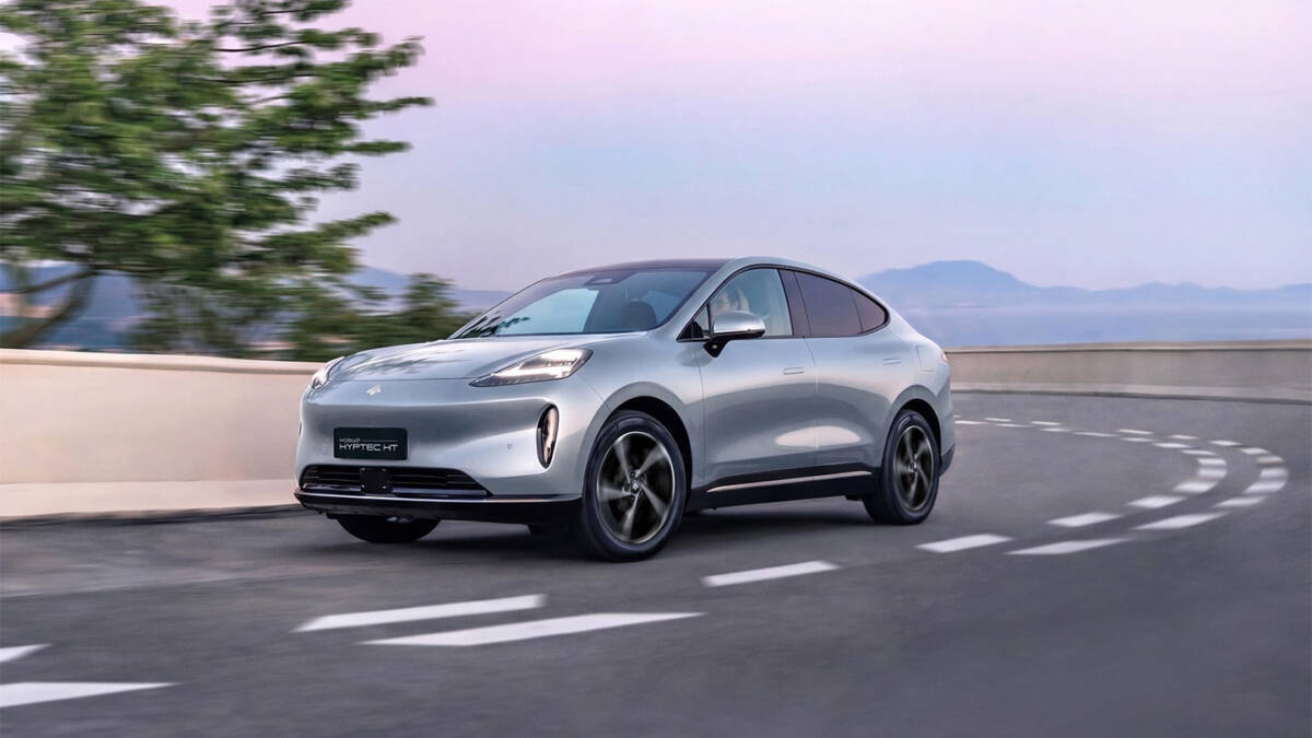 Электрокроссовер GAC Hyptec HT на дороге