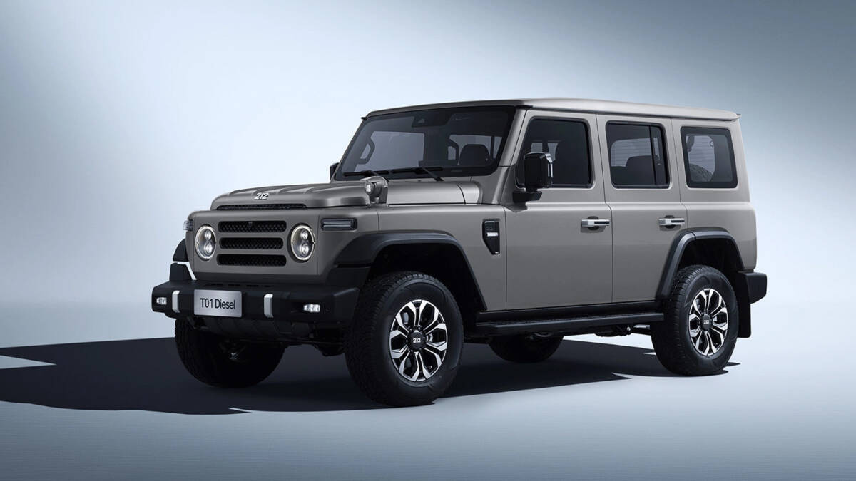 Внедорожник BAW 212 T01 с черным и серым кузовом