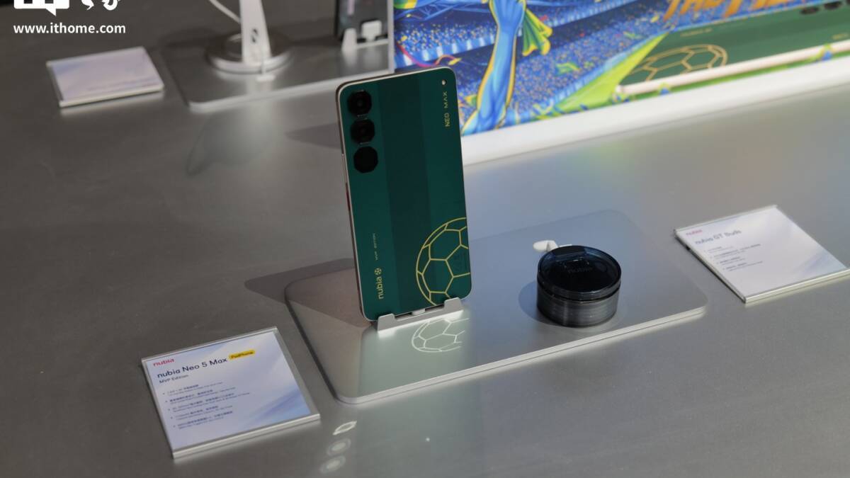 смартфон Nubia Neo 5 Max на выставке