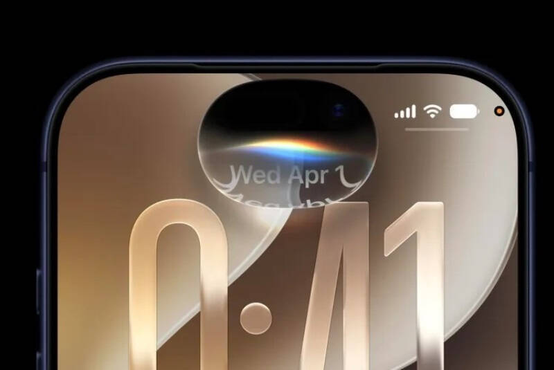 Экран iPhone 13 с датой 1 апреля и временем 00:01