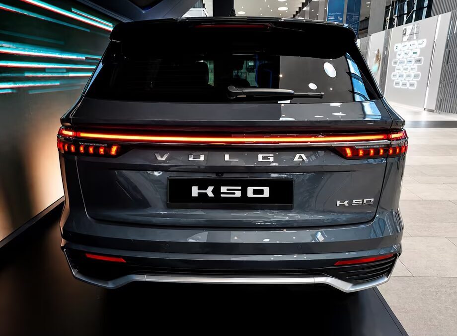 Задняя часть электромобиля Volga K50 с LED-группой фар