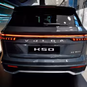 Задняя часть электромобиля Volga K50 с LED-группой фар