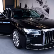 Черный Jaguar Сенат 900 на выставке