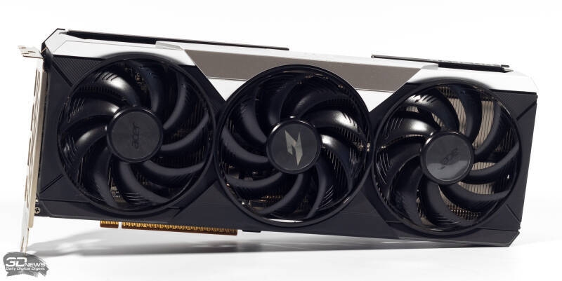 Видеокарта Radeon RX 9070 XT с тремя вентиляторами