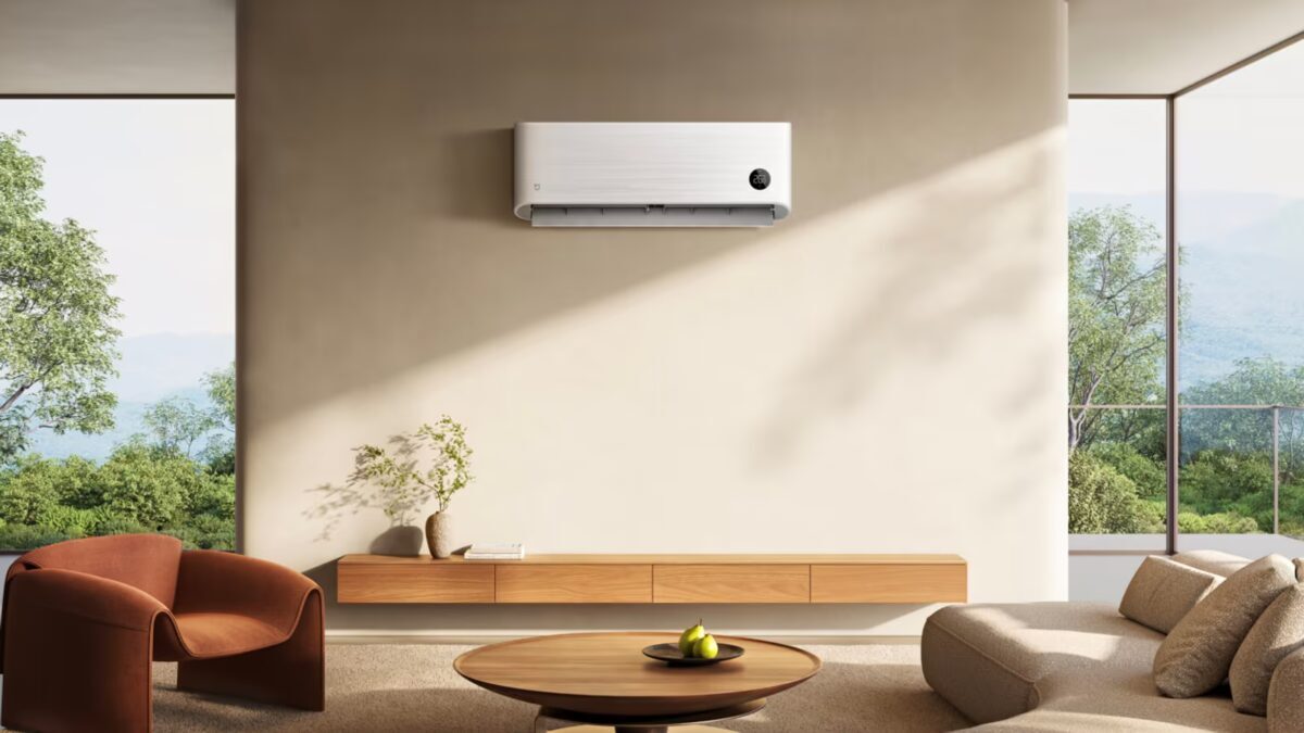 кондиционер Xiaomi GentleAir в гостиной комнате