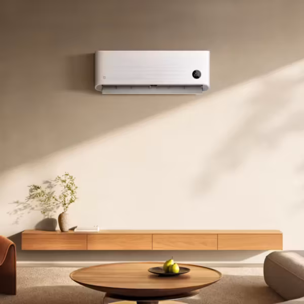 кондиционер Xiaomi GentleAir в гостиной комнате
