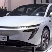 Электрический седан Nissan Primera на выставке