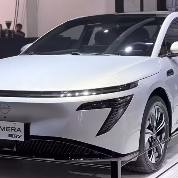Электрический седан Nissan Primera на выставке
