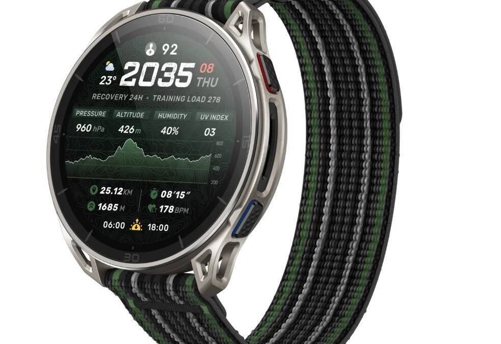 Смарт-часы Amazfit Cheetah 2 Ultra на руке интерфейс дисплей