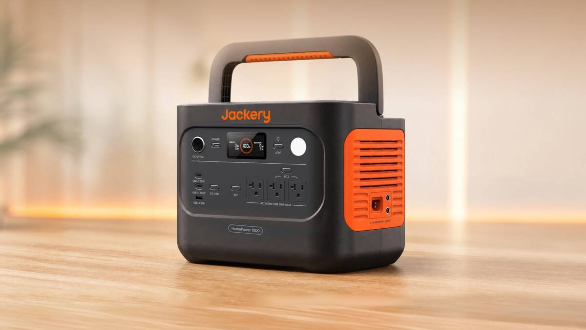 Переносная электростанция Jackery HomePower 1000 на деревянном столе