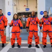 Экипаж Artemis II в космических скафандрах