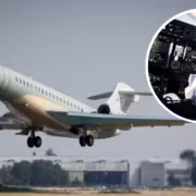 Самолет Falcon 10X во время полета на фоне облаков