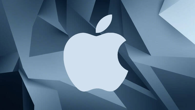Логотип Apple на фоне цветных геометрических фигур