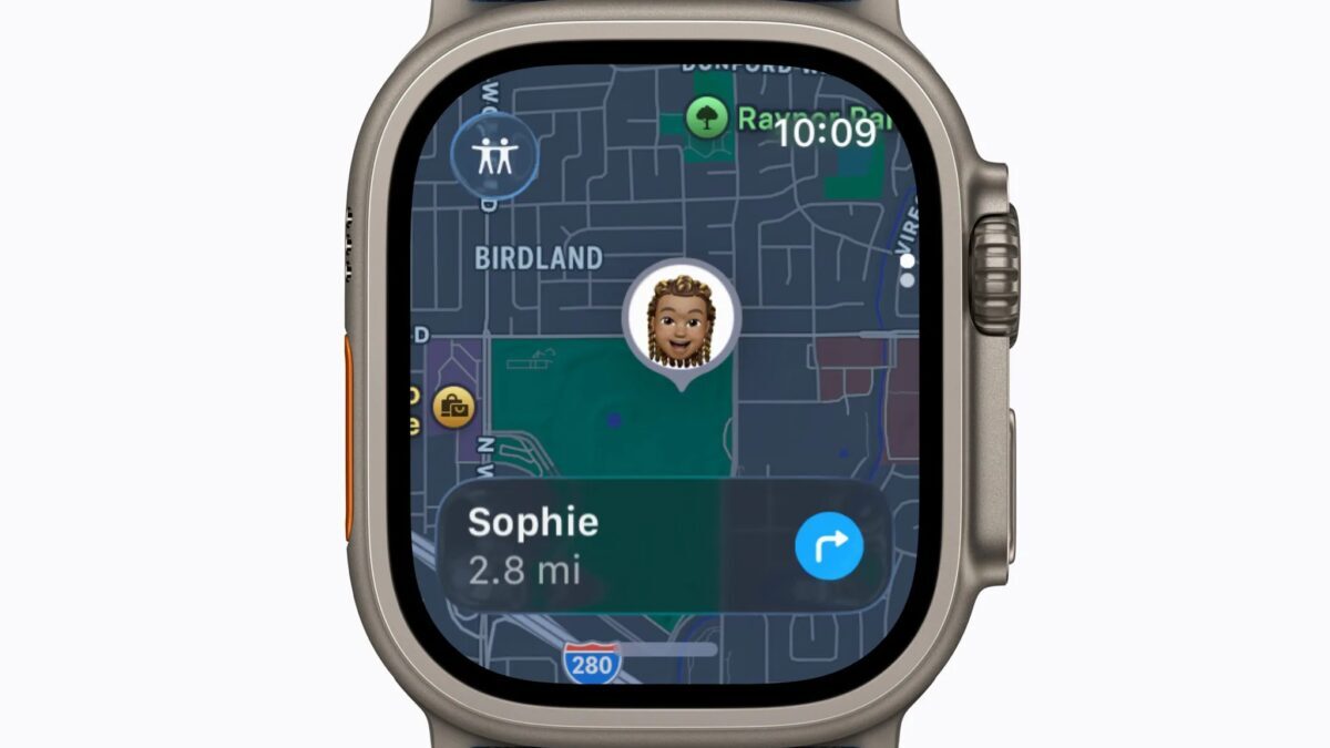 Мультяшный аватар девушки на экране Apple Watch Series 9