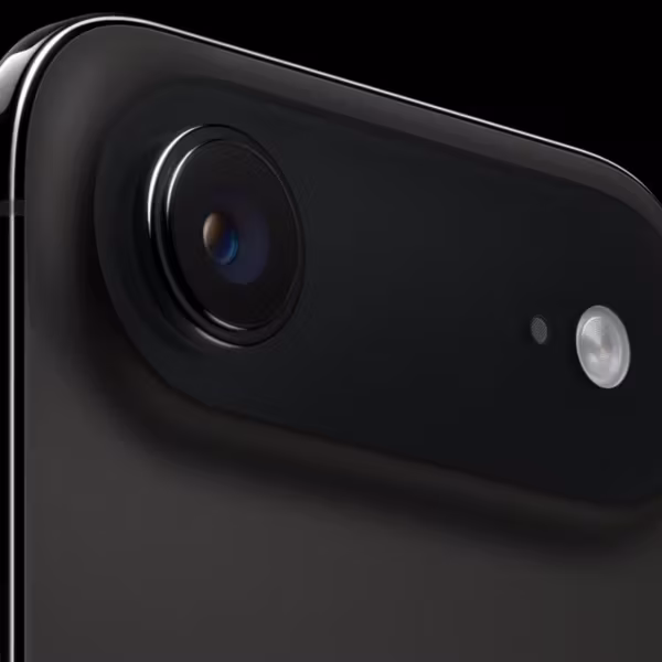 Камера iPhone Air 2 с двумя линзами и вспышкой