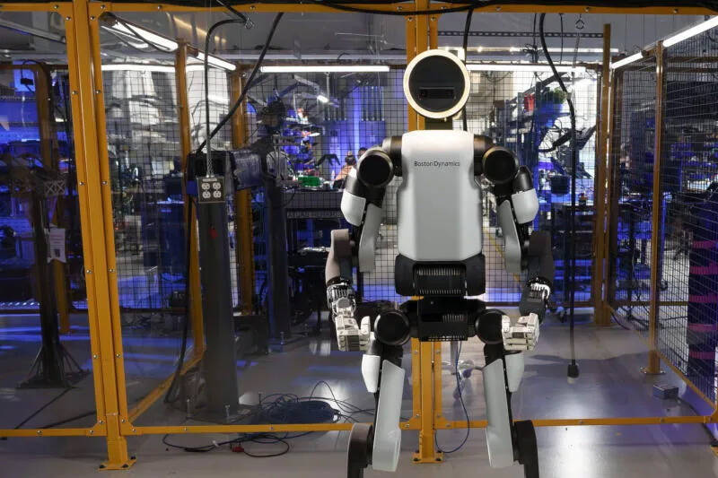 робот Boston Dynamics на испытаниях в лаборатории