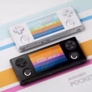 Две портативные игровые консоли Ayaneo Pocket Micro 2