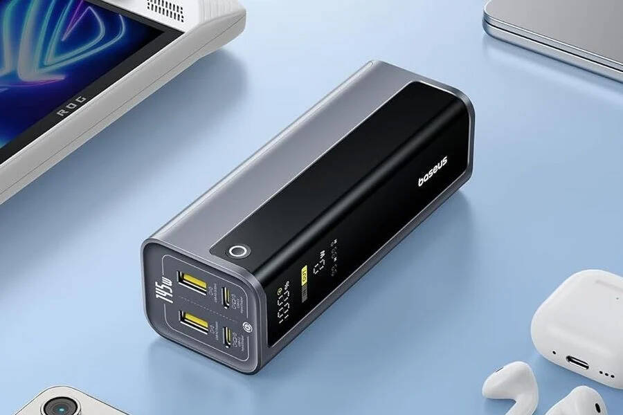 Пауэрбанк Baseus EnerGeek GP12 серебристо-чёрный вид спереди