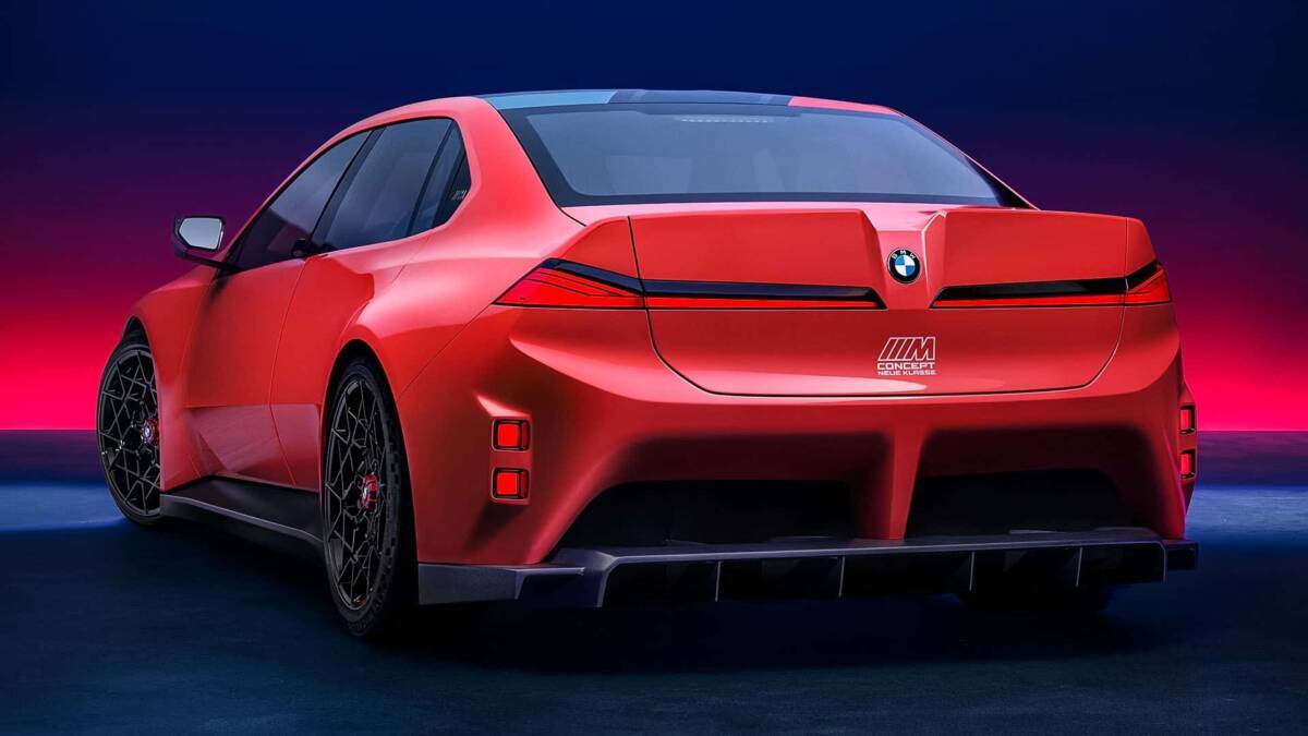 Электроконцепт BMW M Concept Neue Klasse сзади вид спортивный автомобиль