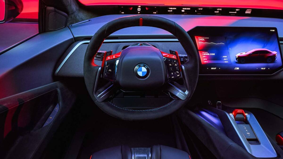 Интерьер электроконцепта BMW M Concept Neue Klasse рулевое колесо