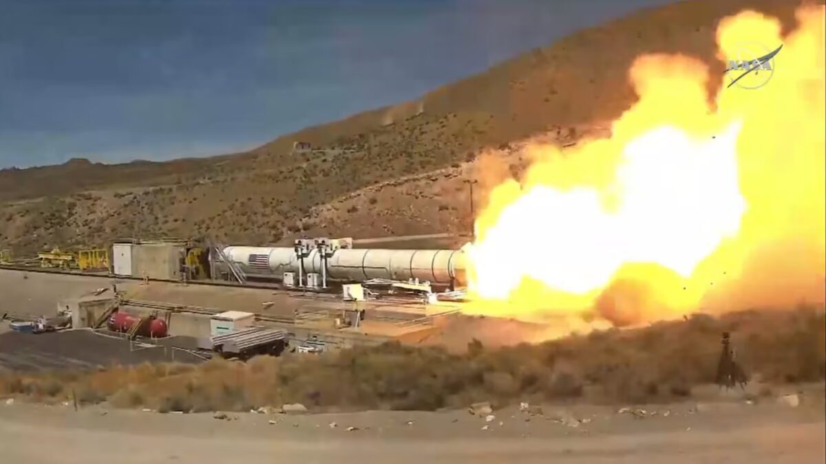 Прототип перезапускаемого РДТТ Aerospace запускающая установка огонь