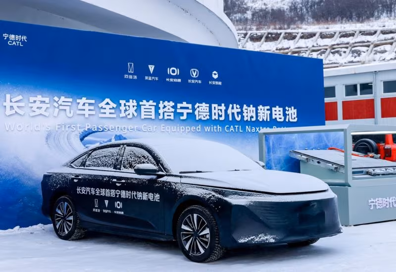 Электромобиль Changan с батареей CATL на демонстрации