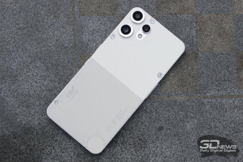 Белый смартфон Nothing CMF Phone 3 Pro с камерами