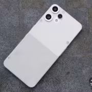 Белый смартфон Nothing CMF Phone 3 Pro с камерами