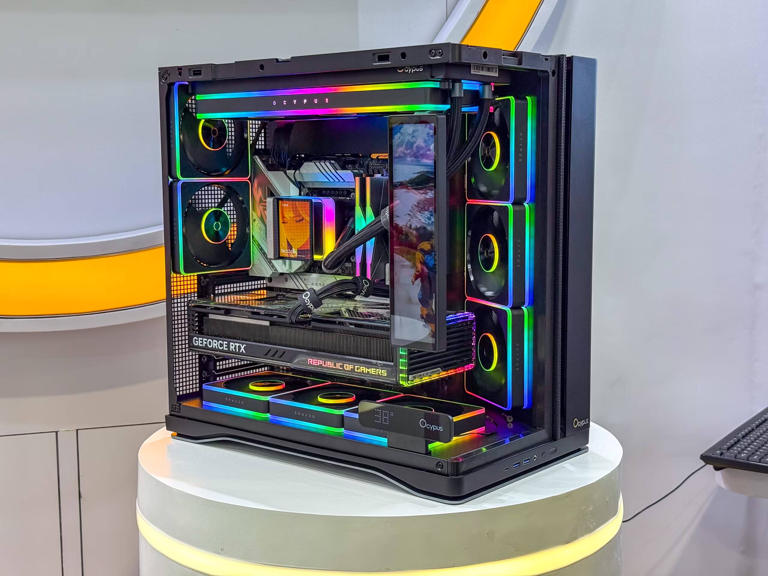Настольный компьютер Ocypus с RGB-подсветкой корпуса