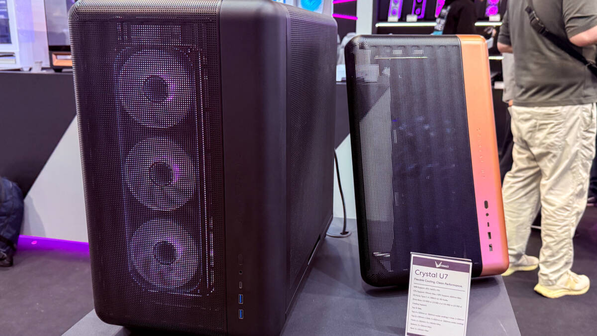 Корпуса и блок питания Crystal U7 на выставке Computex 2026