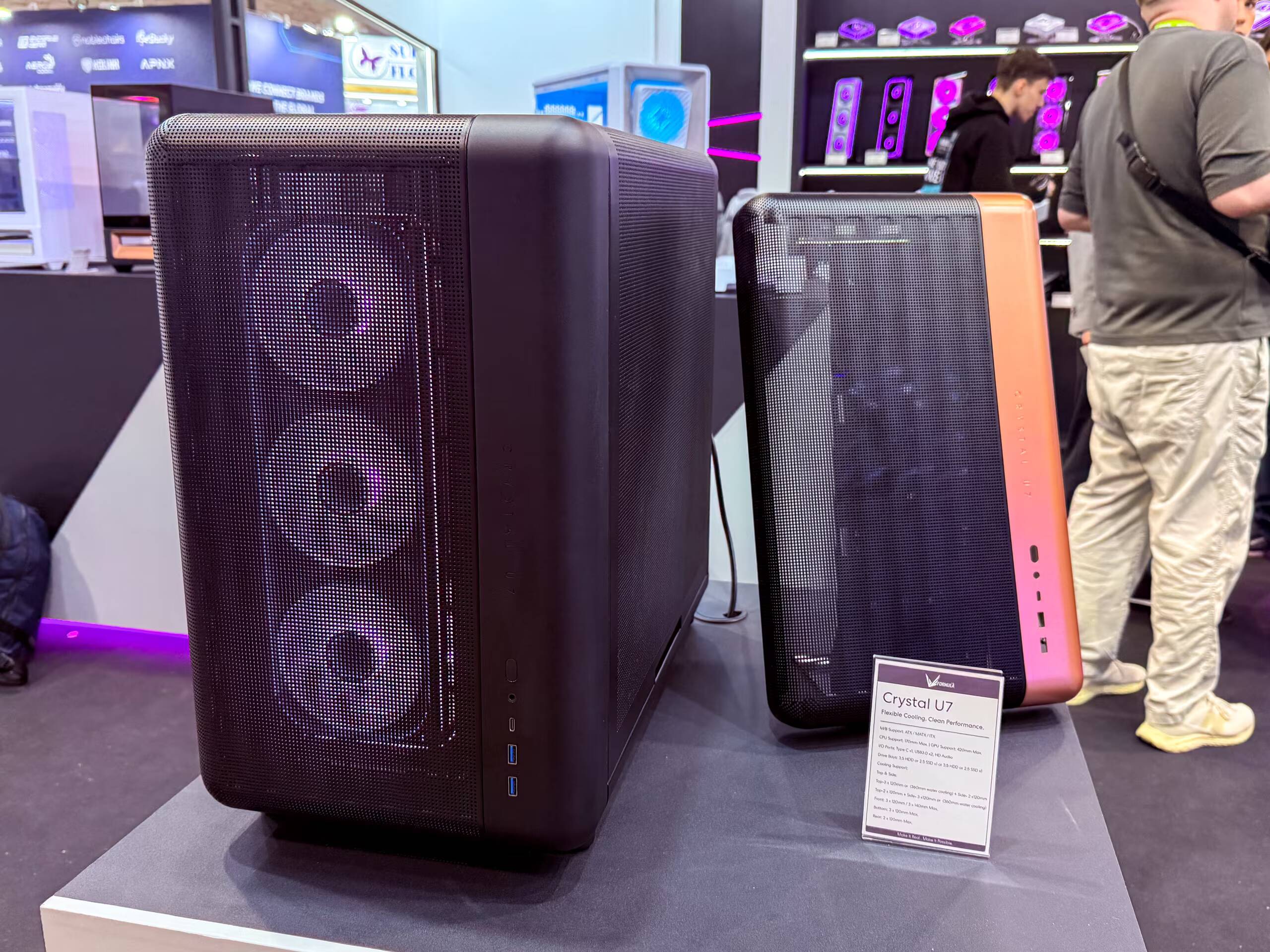 Корпуса и блок питания Crystal U7 на выставке Computex 2026