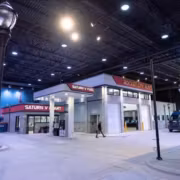 Внутренний вид кибергород Kinetic Cyber Range с заправочной станцией Saturn V Fuel и автоцентр Rocket City Auto