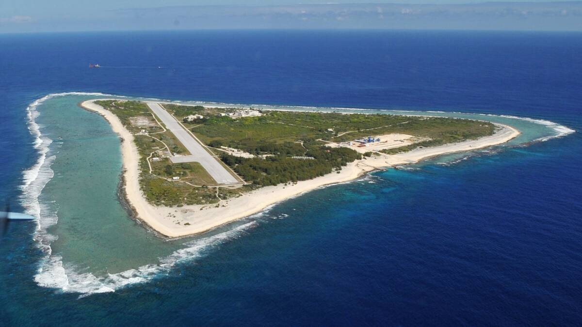 Бухта и остров с аэродромом на острове Kashiwazaki-Kariwa