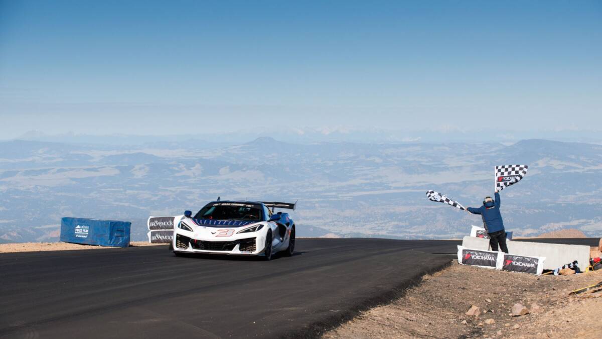 Chevrolet Corvette ZR1X стал быстрейшим серийным авто на Pikes Peak