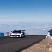 Chevrolet Corvette ZR1X стал быстрейшим серийным авто на Pikes Peak