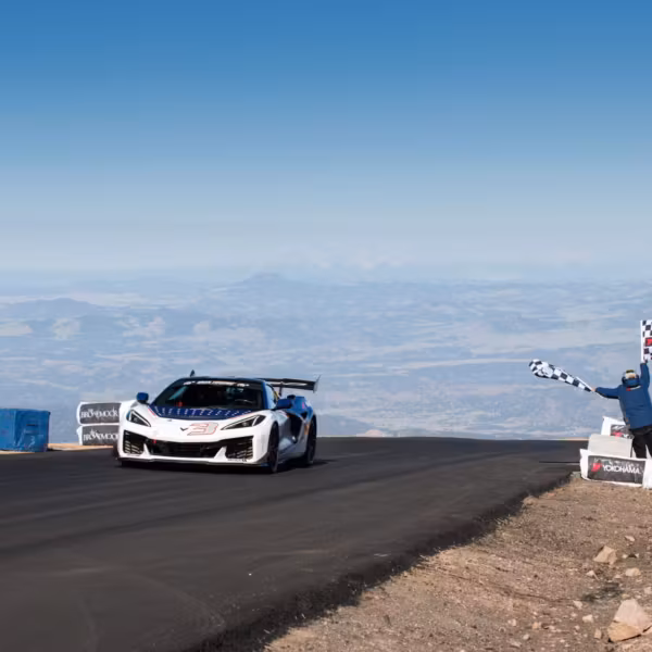 Chevrolet Corvette ZR1X стал быстрейшим серийным авто на Pikes Peak
