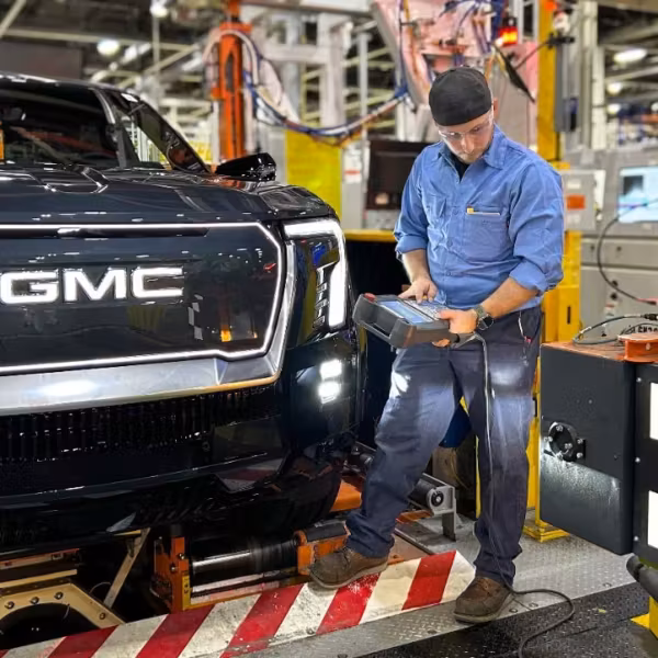 Профсоюз UAW раскритиковал роботизацию завода GM в Детройте