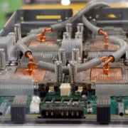 Жидкостное охлаждение ЦОД Nvidia с медными трубками